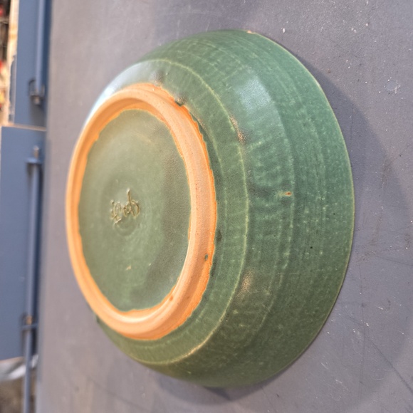 Matt Green Ceramic Hand Thrown Exotic Signed Bowl - Picture 6 of 7